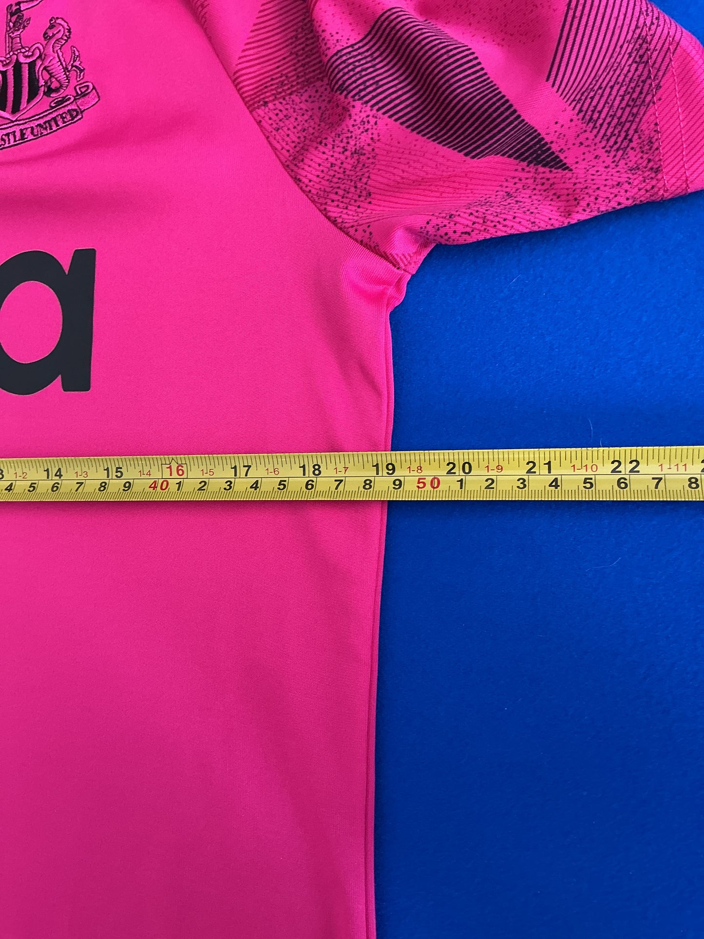 Newcastle United 2022-23 Goalkeeper kit (M)