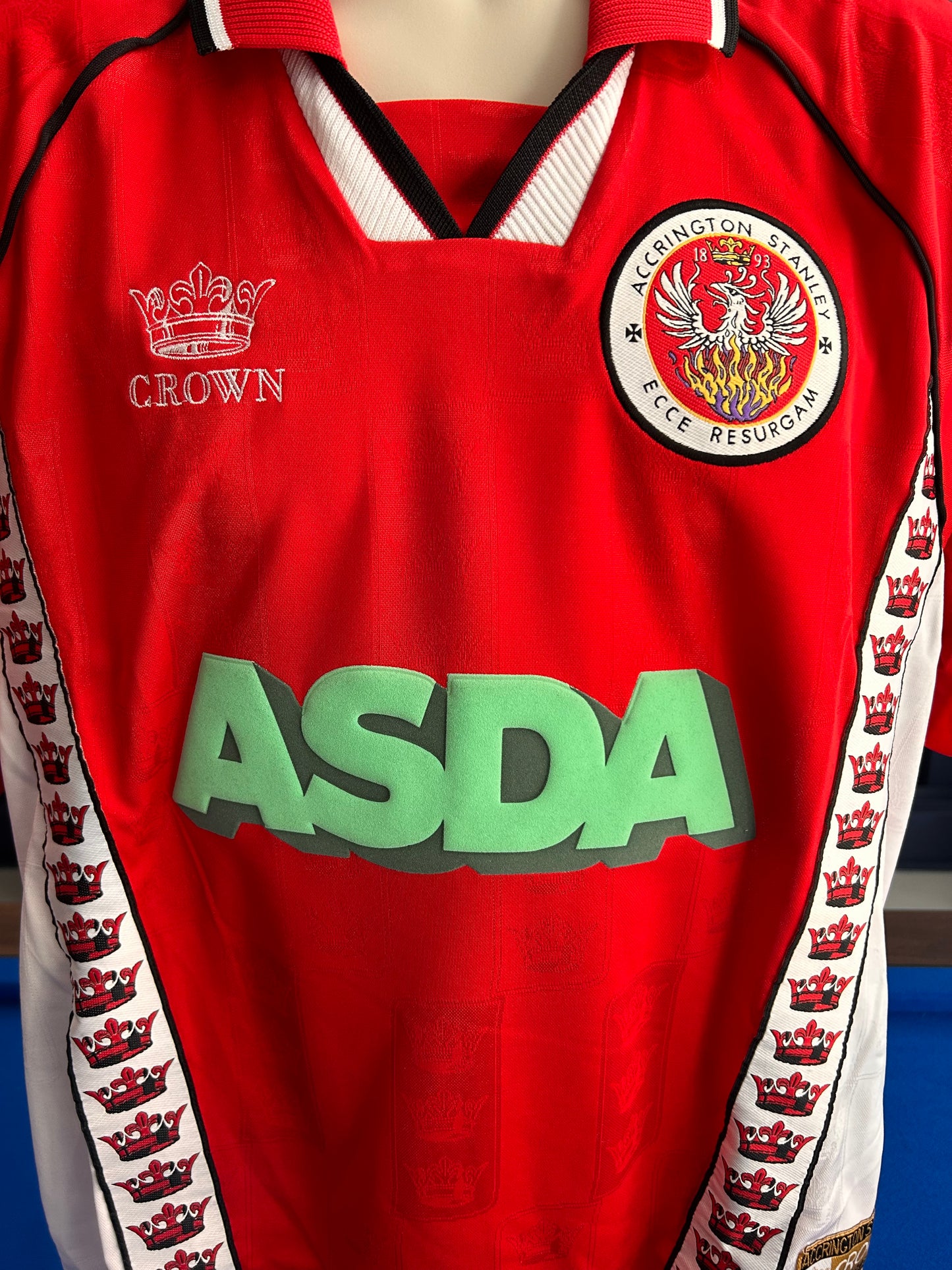 Accrington Stanley 1998-99 Home. BNIB (L)