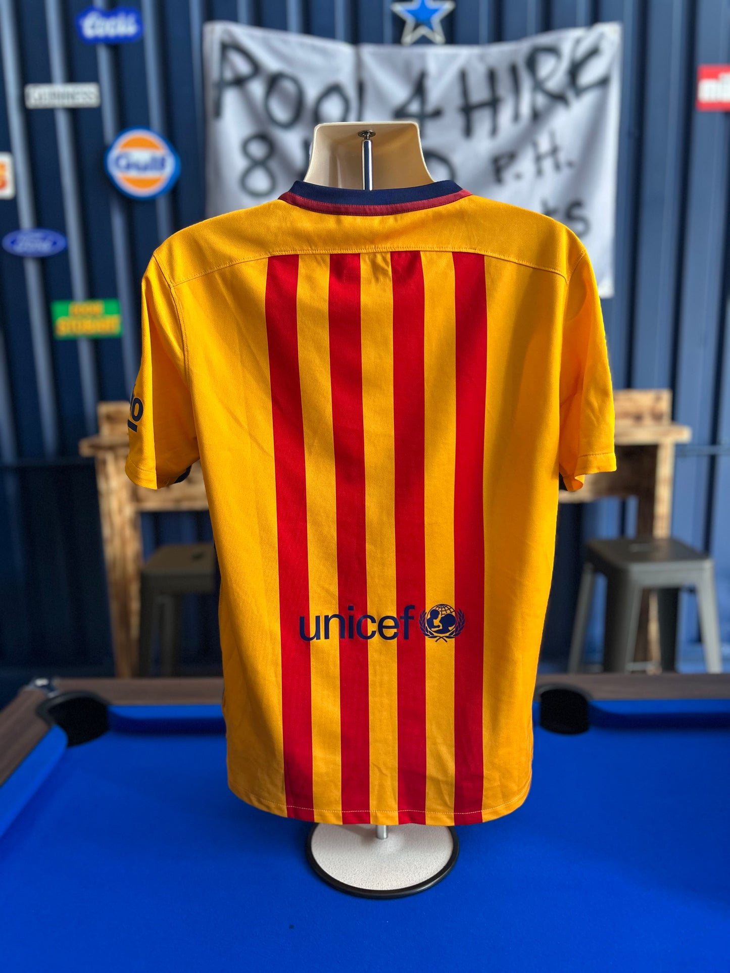 Barcelona 2015-16 Away (L)