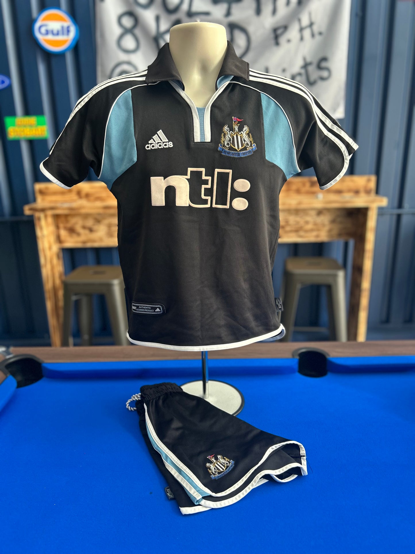 Newcastle United 2000-01 Away Shirt & Shorts (Youth/ XL Boys)