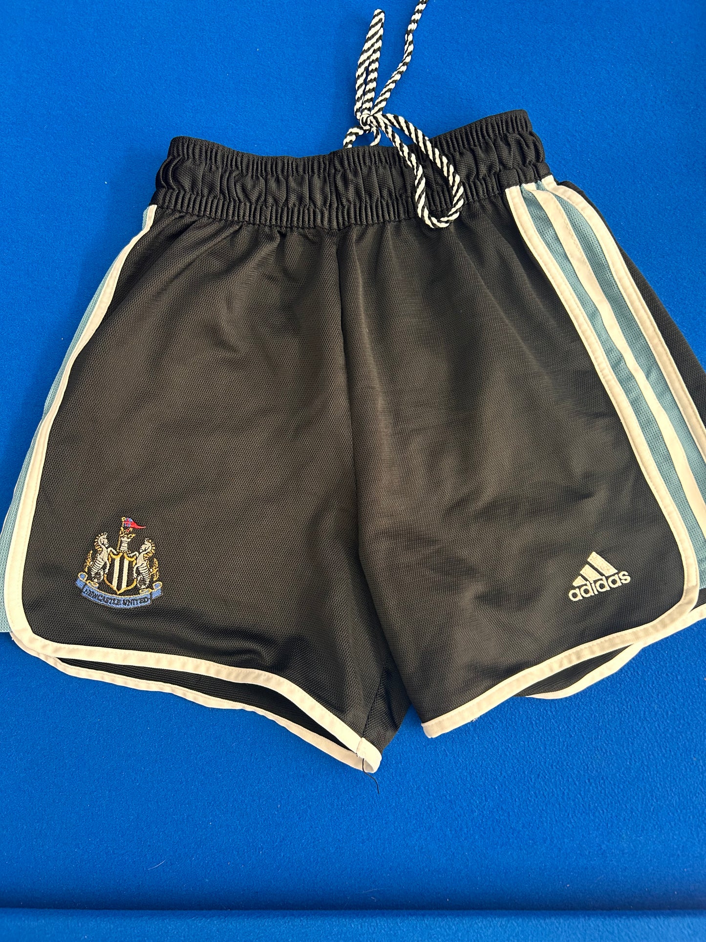 Newcastle United 2000-01 Away Shirt & Shorts (Youth/ XL Boys)