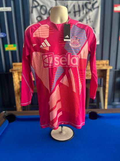Newcastle United 2024-25 Goalkeeper BNWT (L)