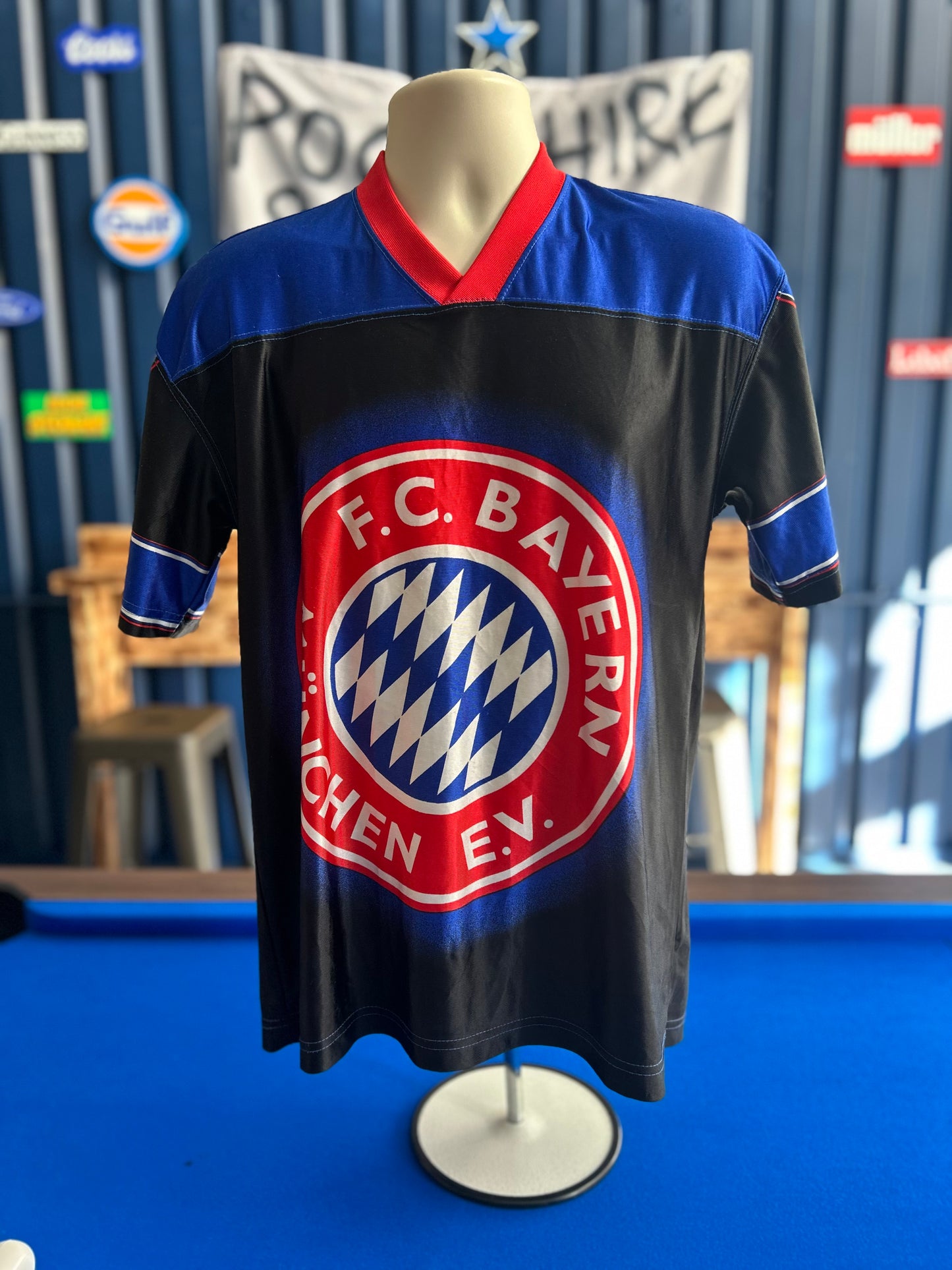 Bayern Munich 90’s Graphic Tee (S)