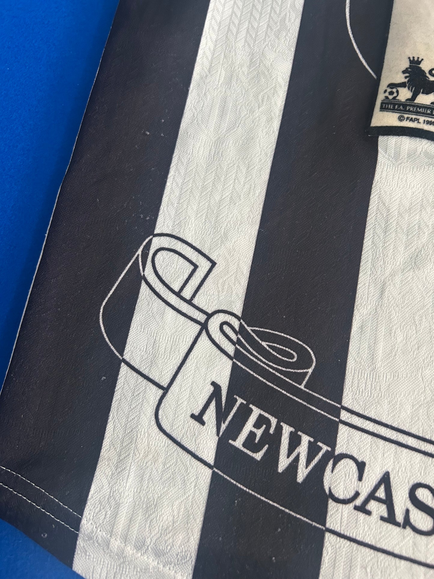 Newcastle 1997-99 Home #12 Pearce (L Boys)