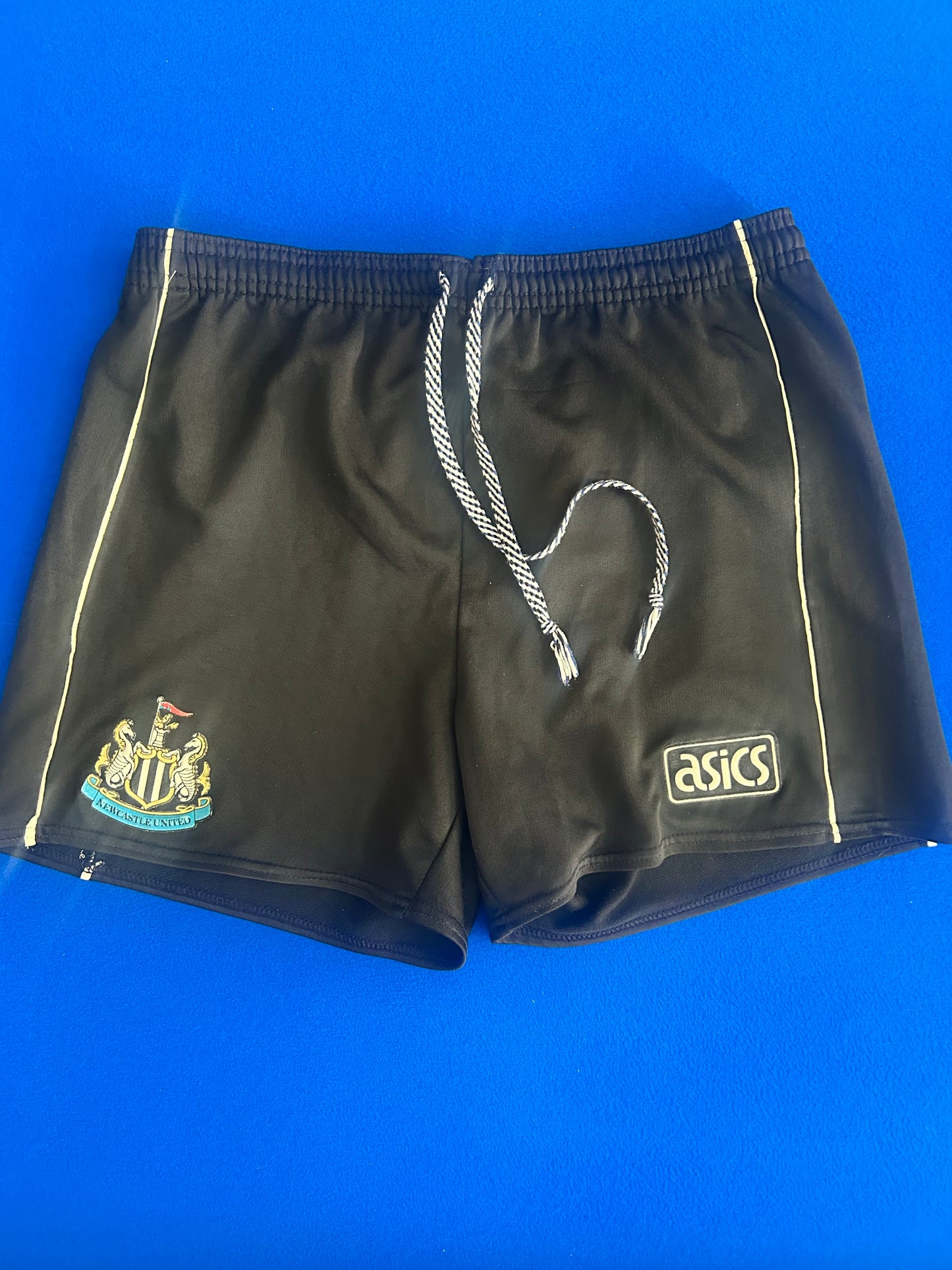 Newcastle United 1993-95 Home Shorts (30” waist)