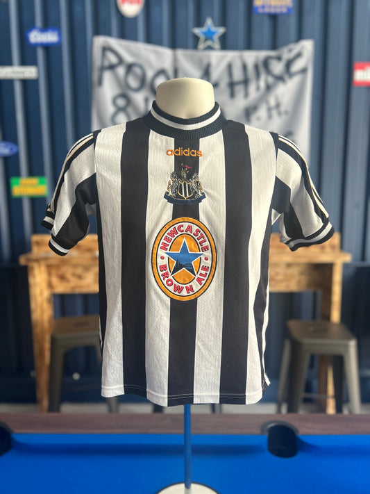 Newcastle 1997-99 Home #12 Pearce (L Boys)