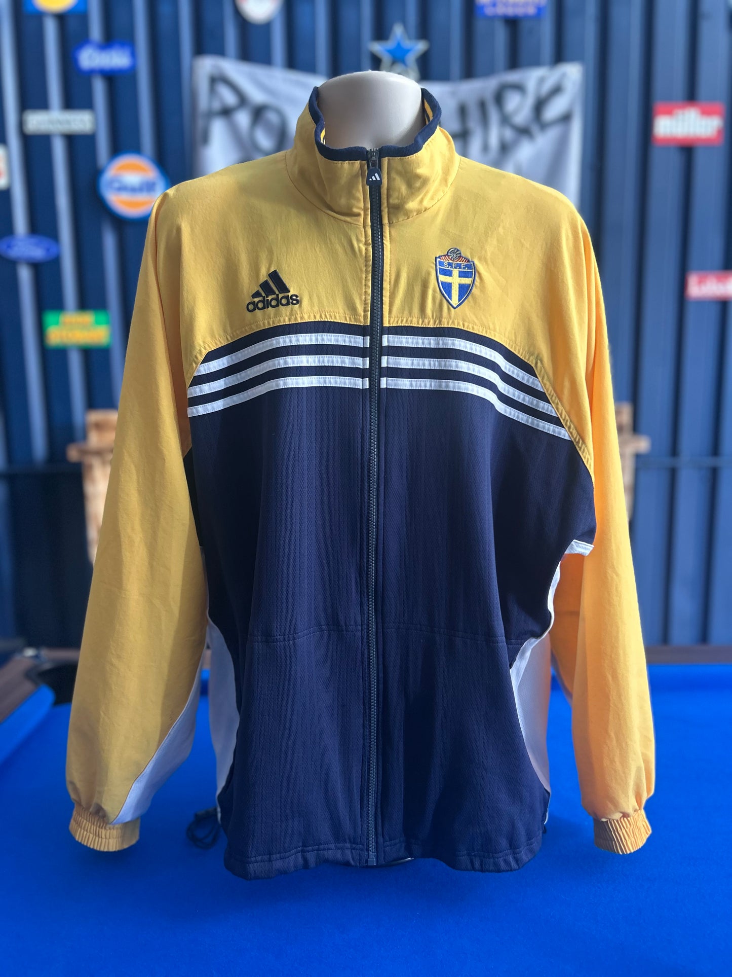 Sweden 1998-00 Training Jacket (XL)