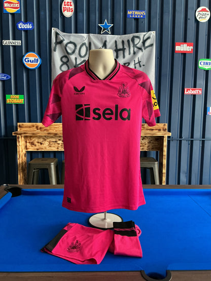 Newcastle United 2022-23 Goalkeeper kit (M)