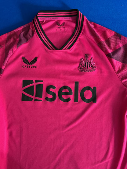 Newcastle United 2022-23 Goalkeeper kit (M)
